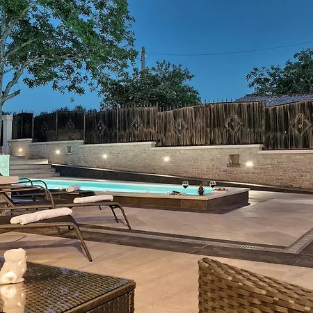 ヴィラ Luxury And Modern With A Pool