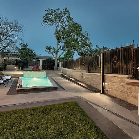 Villa Luxury And Modern With A Pool *