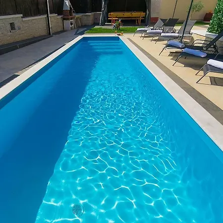 Villa Luxury And Modern With A Pool