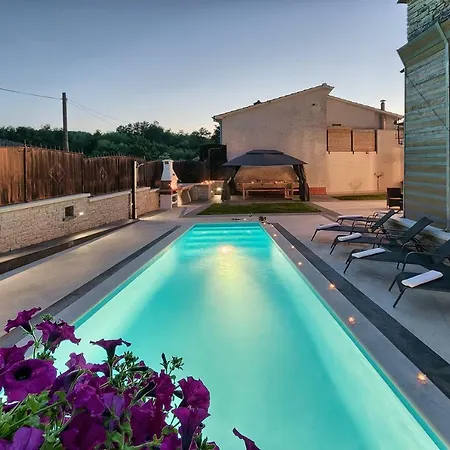 Luxury And Modern With A Pool ヴィラ *