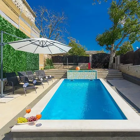 Luxury And Modern With A Pool Stari Pazin
