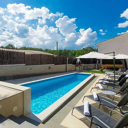 Villa Luxury And Modern With A Pool
