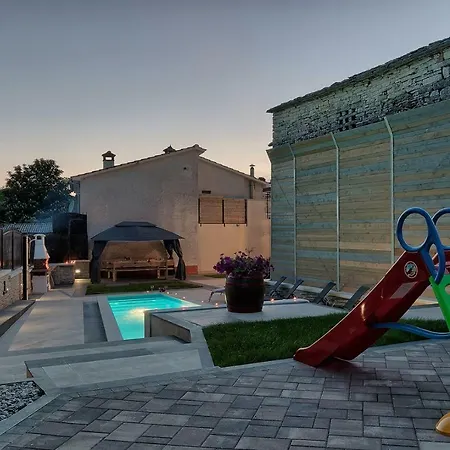 Luxury And Modern With A Pool