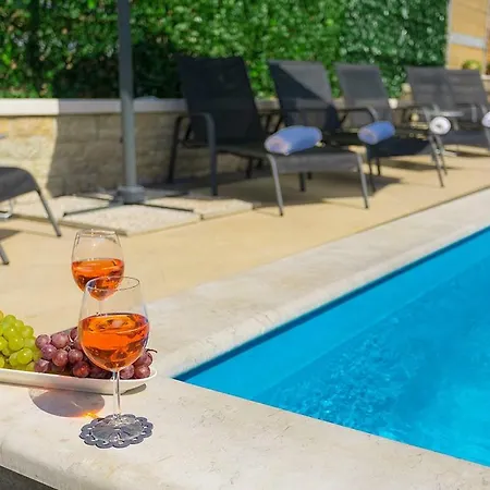 Luxury And Modern With A Pool Villa
