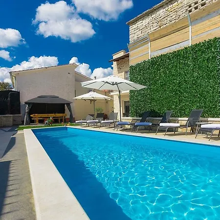 Luxury And Modern With A Pool Stari Pazin